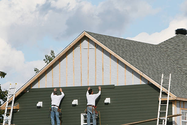 Professional Vinyl Siding technician working in Bedford, IN